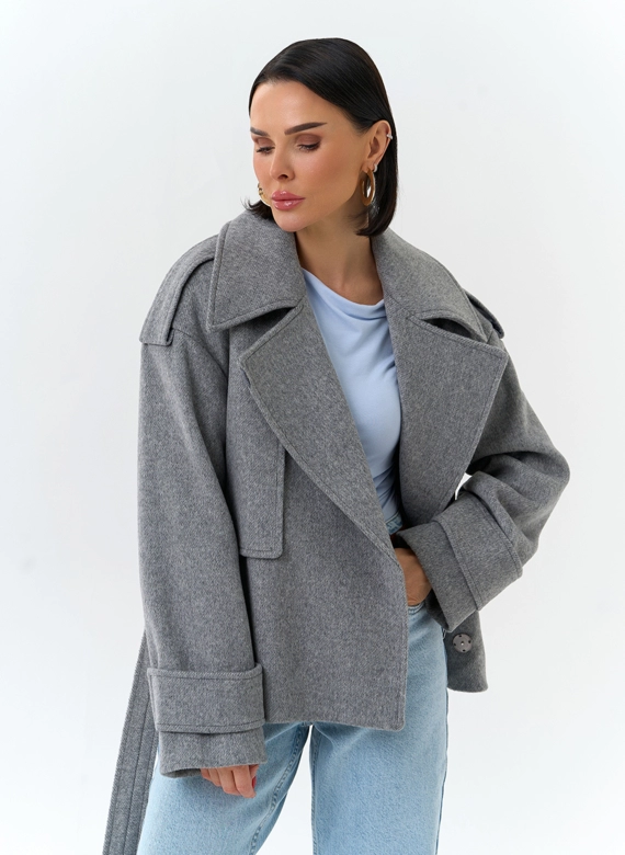 Женское укороченное пальто с английским воротником