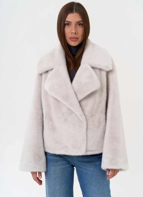 Женская куртка из эко меха с английским воротником