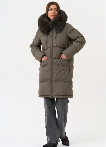 Женский пуховик с капюшоном из меха песца