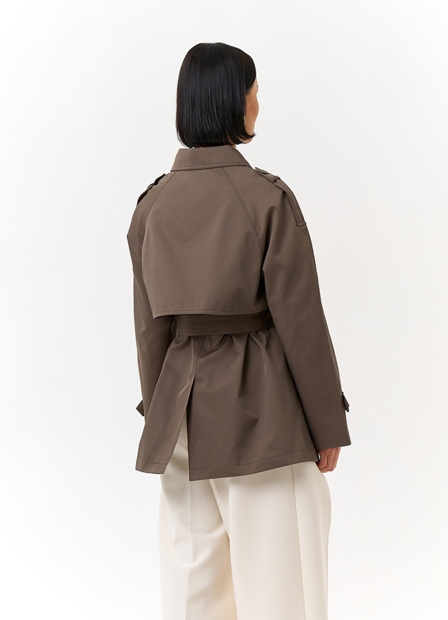 Женский укороченный плащ с поясом модель № 32822 в рассрочку