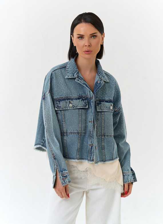 Женская джинсовая куртка со стразами