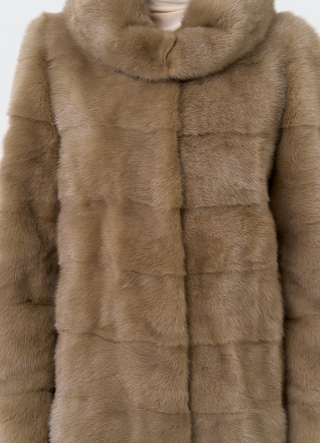 Поперечная норковая шуба с капюшоном модель № 31331 в рассрочку