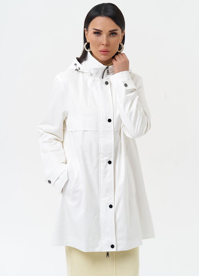 Плащ женский белого цвета модель № 30085 меха малина