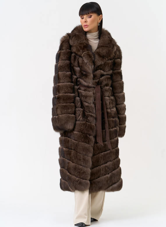 Длинная шуба из меха песца с английским воротником
