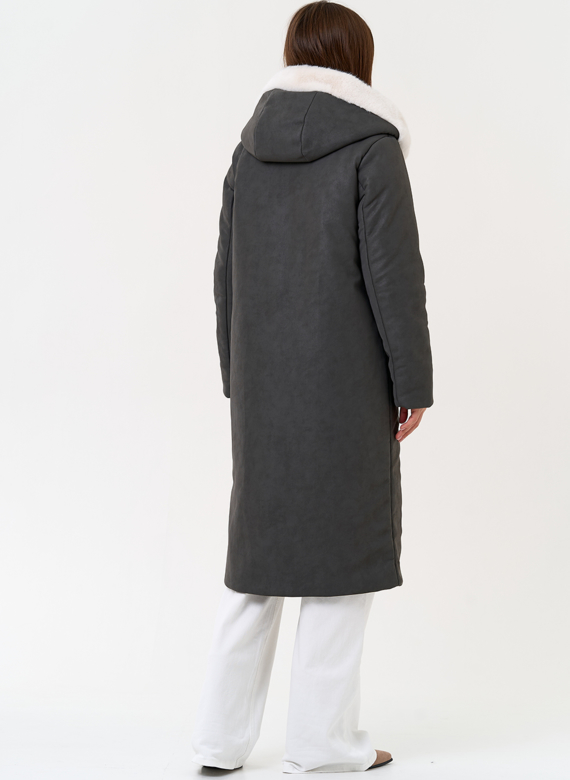 Пуховик из эко кожи с капюшоном из эко меха