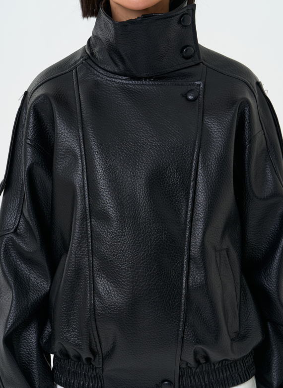 Женская куртка из эко кожи с воротником стойкой