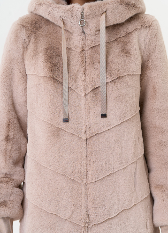 Женская шуба из эко меха с капюшоном модель № 31239 универмаг малина