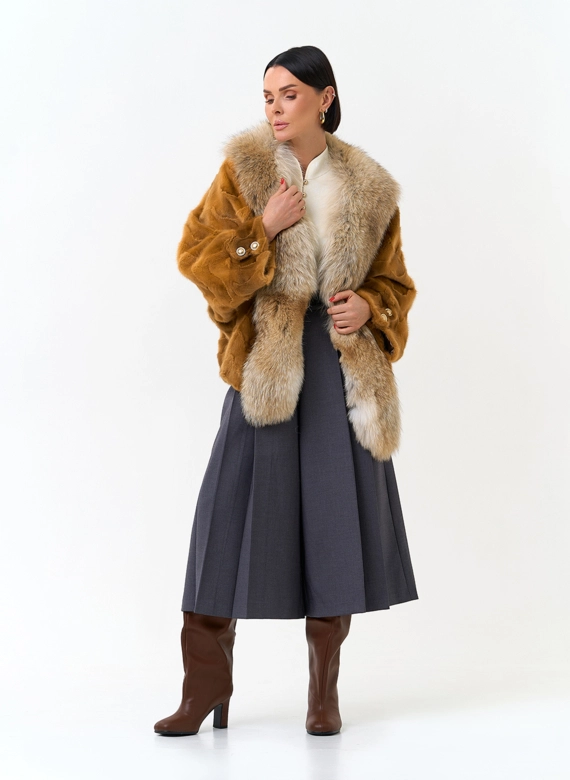 Шуба из норки с отделкой из меха койота фото
