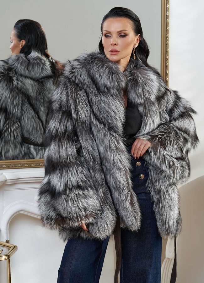 Шуба из меха финской серебристой лисы модель № 28812 меха малина