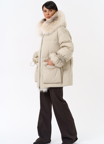 Женский пуховик с капюшоном из меха лисы