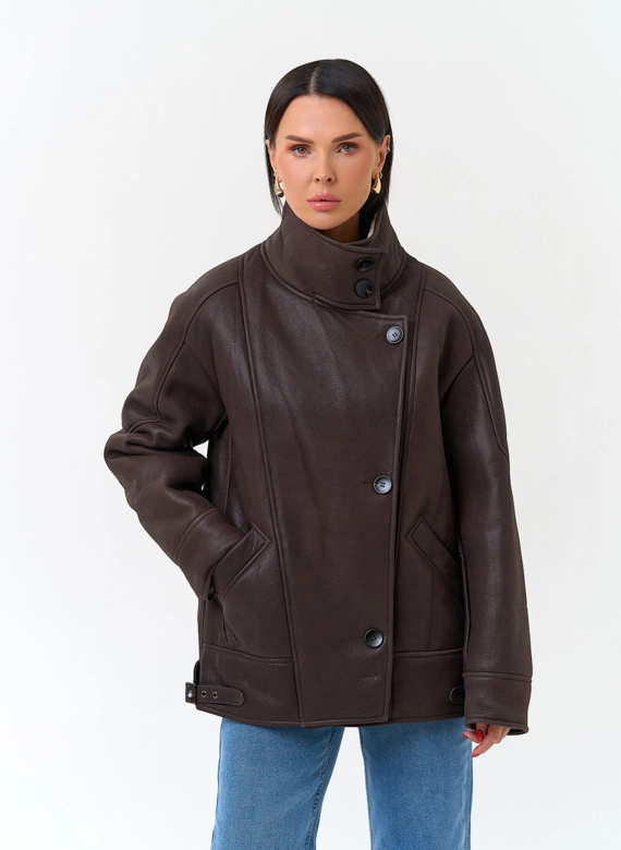 Женская дубленка из натурального меха с воротником стойкой фото