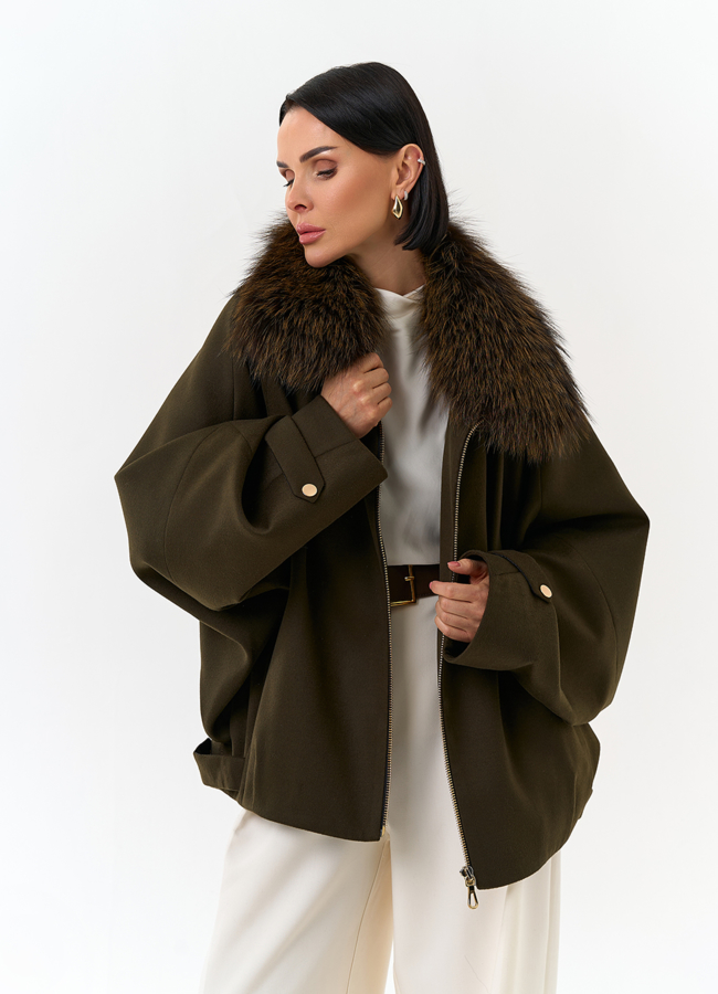 Женское укороченное пальто с отделкой из меха лисы модель № 32858 универмаг малина