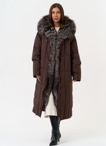 Женский пуховик с отделкой из чернобурой лисы