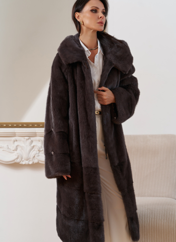 Женская шуба из меха норки с капюшоном 