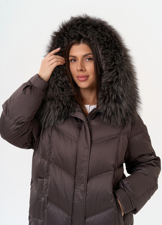 Женский пуховик с капюшоном из меха чернобурки модель № 31442 универмаг малина