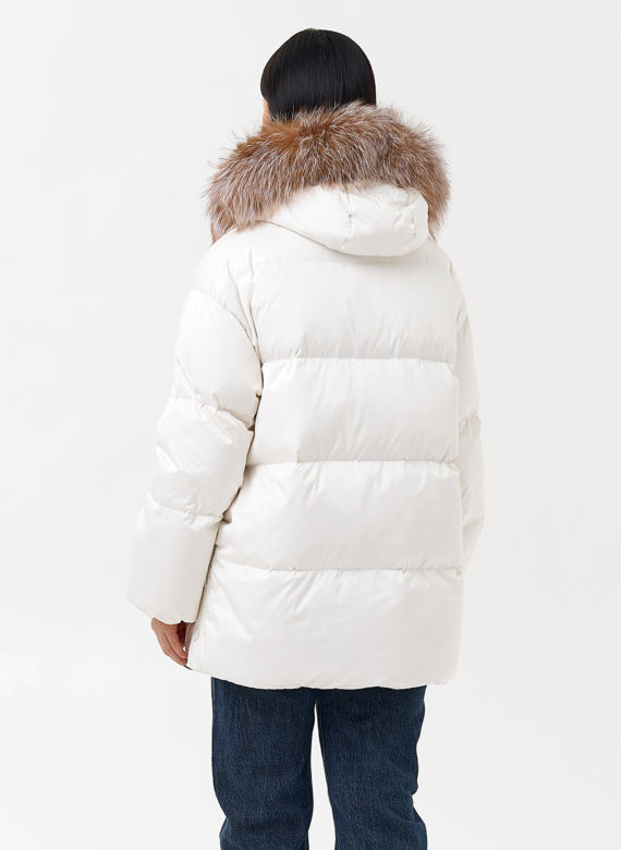 Женский пуховик с отделкой из меха лисы