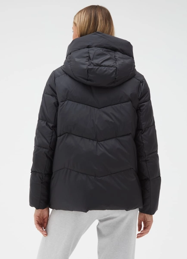 фото Женский пуховик черного цвета с капюшоном модель № 31143