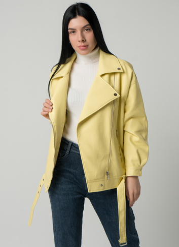 Женская удлиненная косуха-оверсайз в светло-желтом цвете