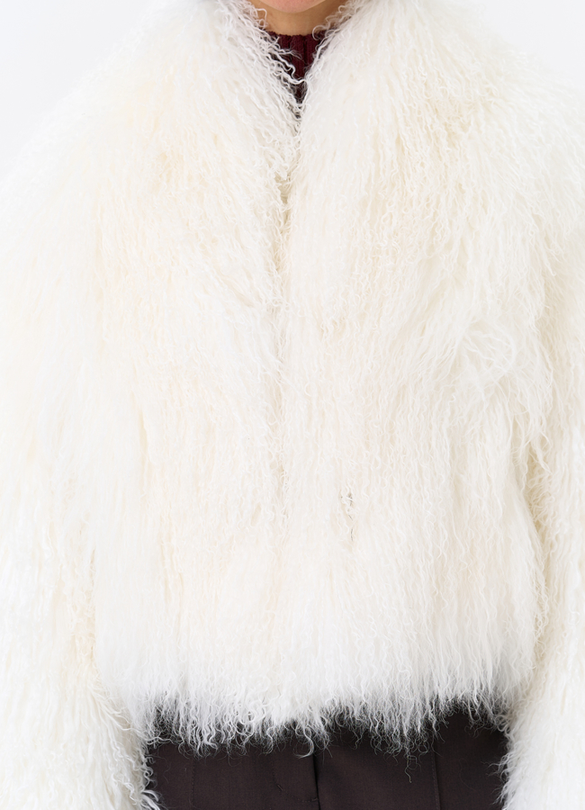 Белая шуба из ламы модель № 31038 в рассрочку