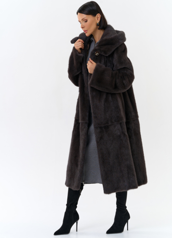 Женская шуба из меха норки  капюшоном