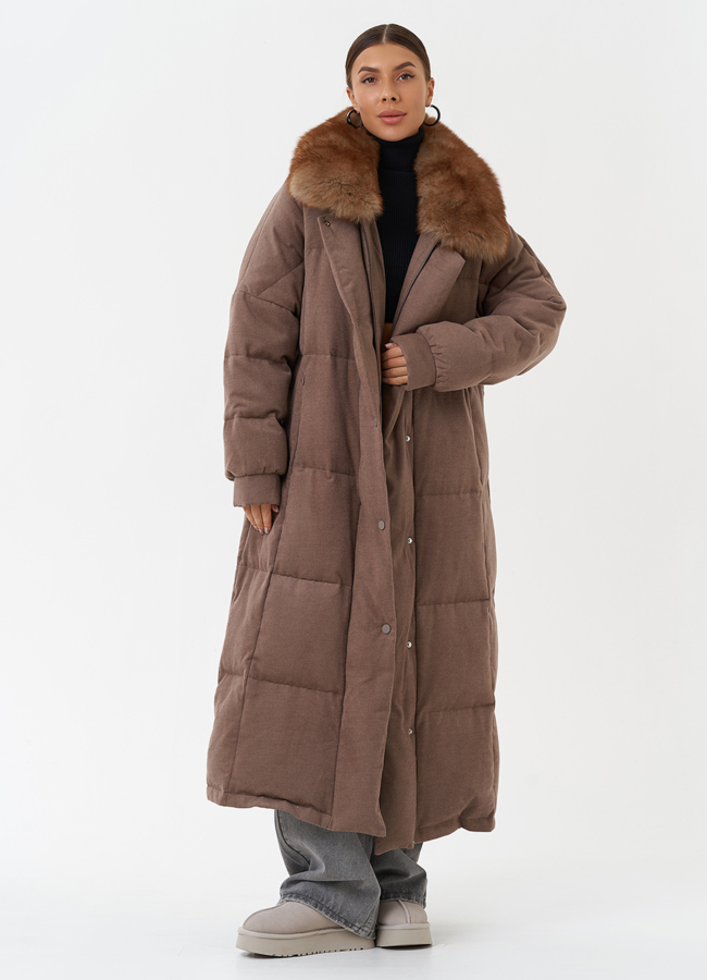 Длинный пуховик с отделкой из меха песца модель № 28835 универмаг малина
